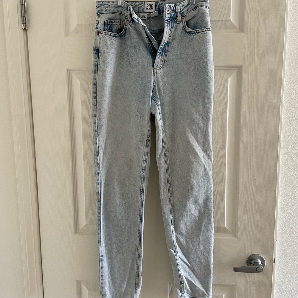 Light washed BDG mom high rise jeans size 25